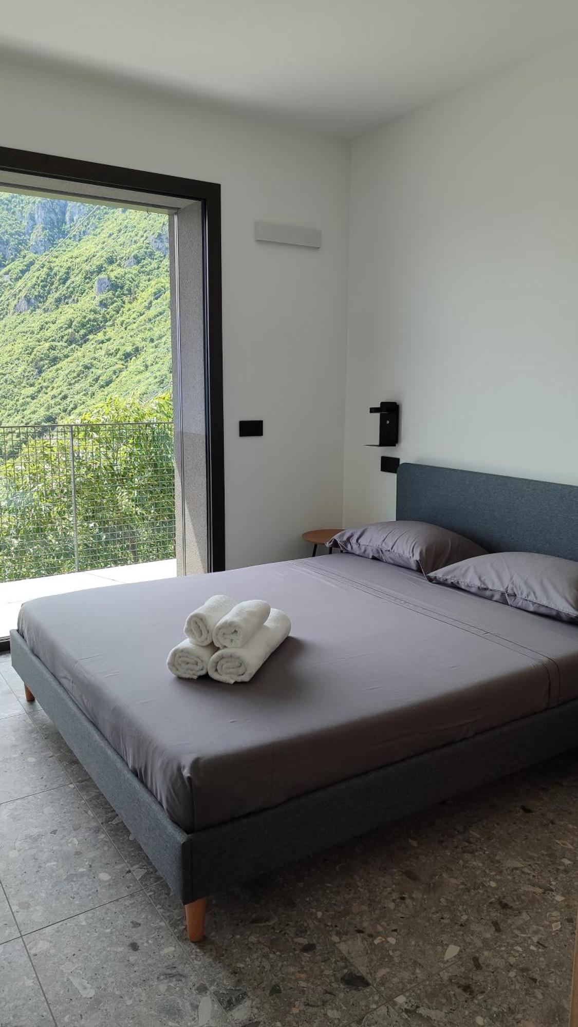 La Casa Di Cesare Hotel Rogno Luaran gambar